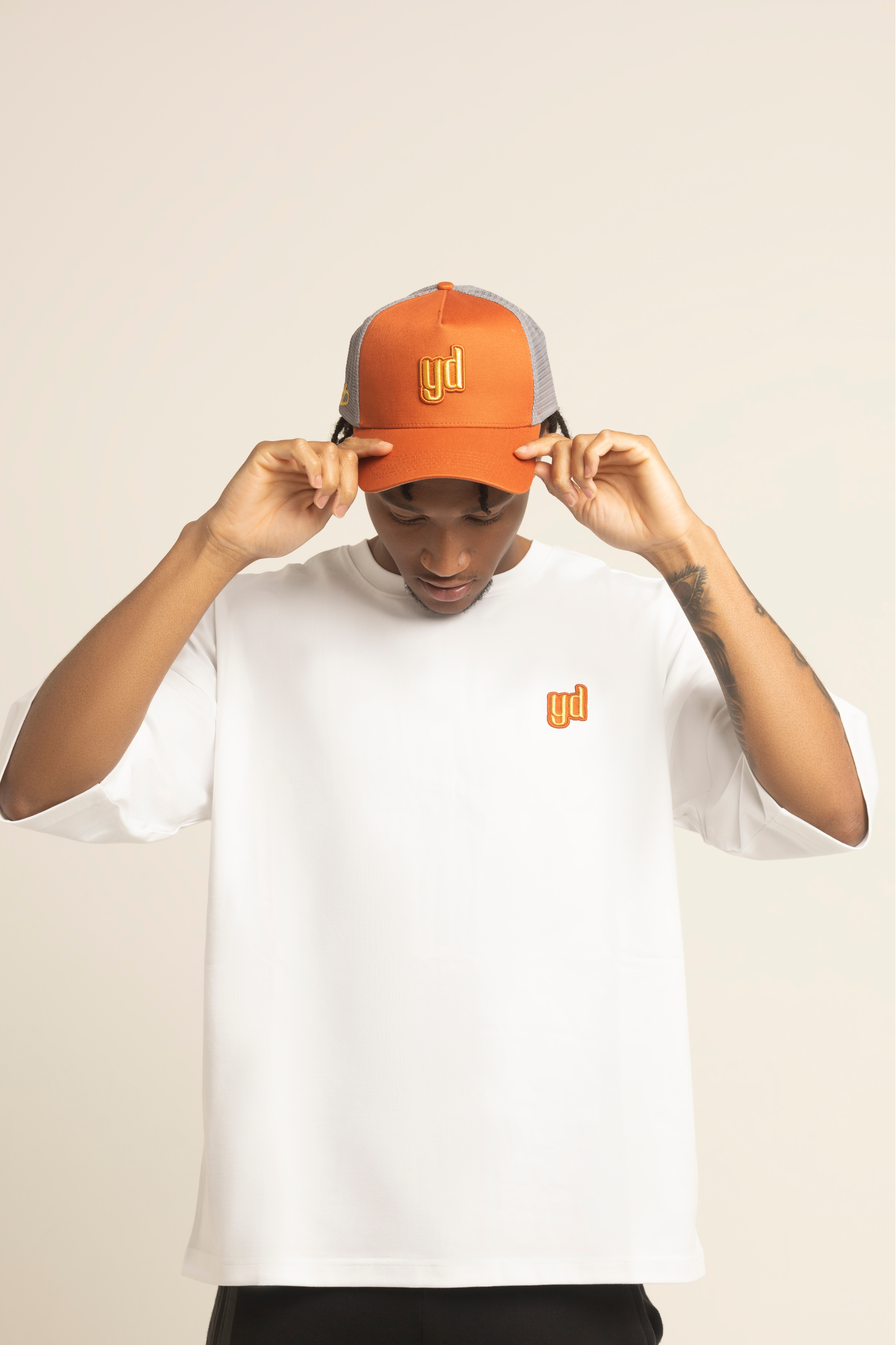yD Oversized t-shirt with gold logo in white